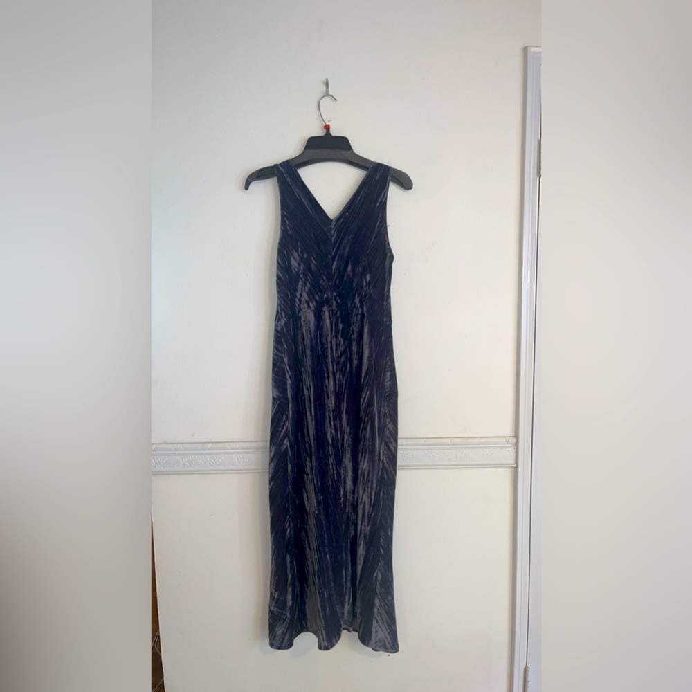 By Vince, Lt Blue Crushed Velvet, size 4, V-Neck, MIDI Dress.